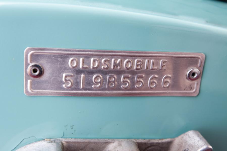  Oldsmobile 98 Convertible 1951 года  (фото 2 из 19)